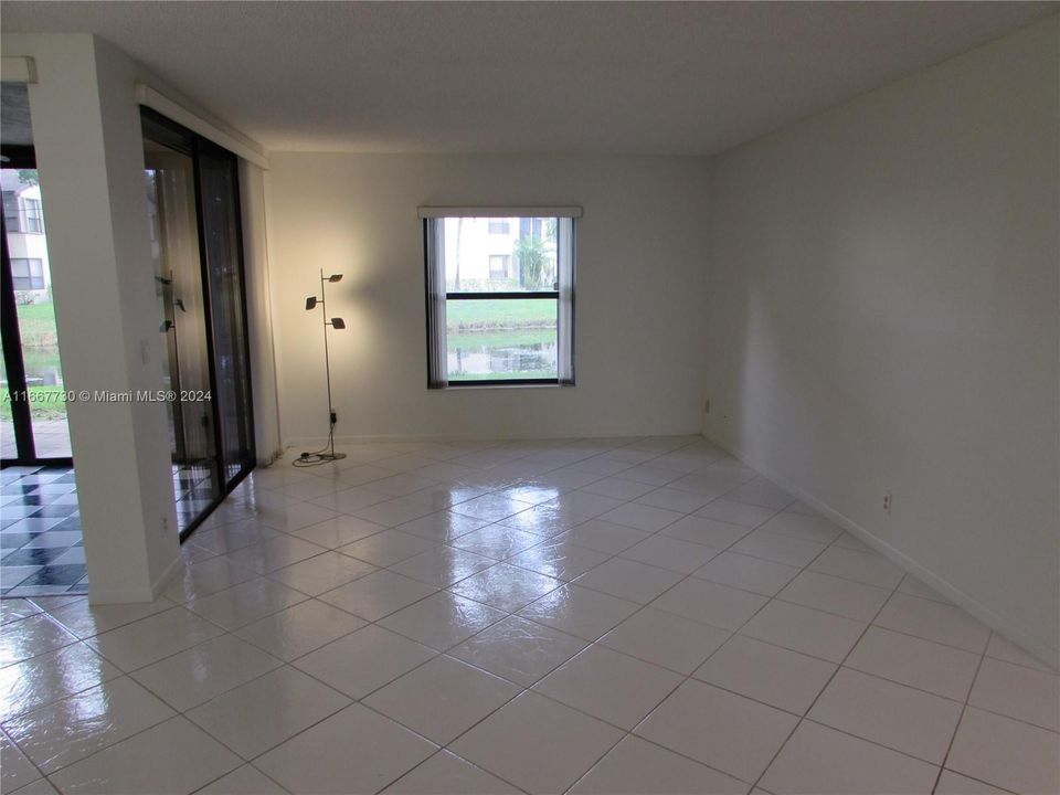 For Rent: $2,350 (2 beds, 2 baths, 978 Square Feet)