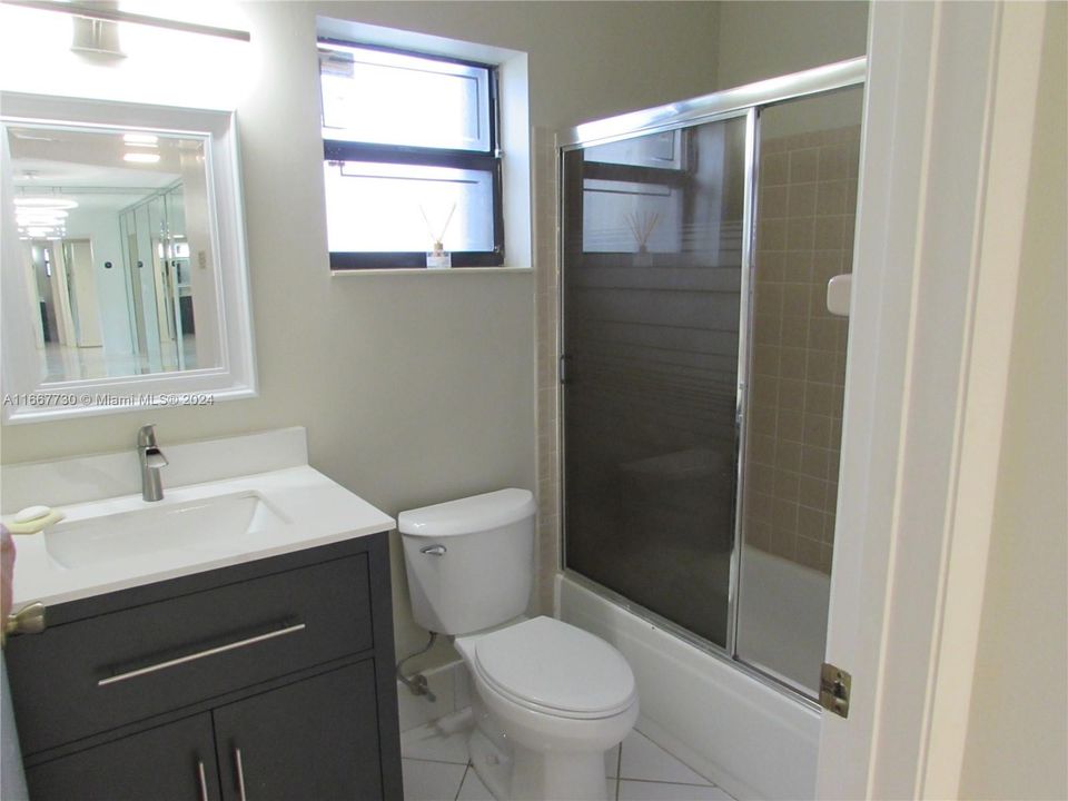 For Rent: $2,350 (2 beds, 2 baths, 978 Square Feet)