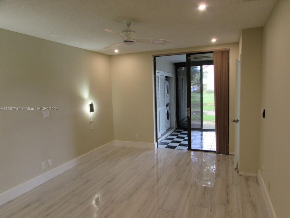 For Rent: $2,350 (2 beds, 2 baths, 978 Square Feet)