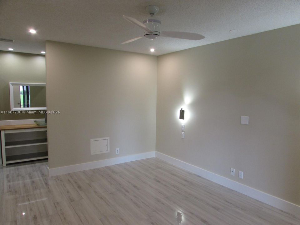 For Rent: $2,350 (2 beds, 2 baths, 978 Square Feet)