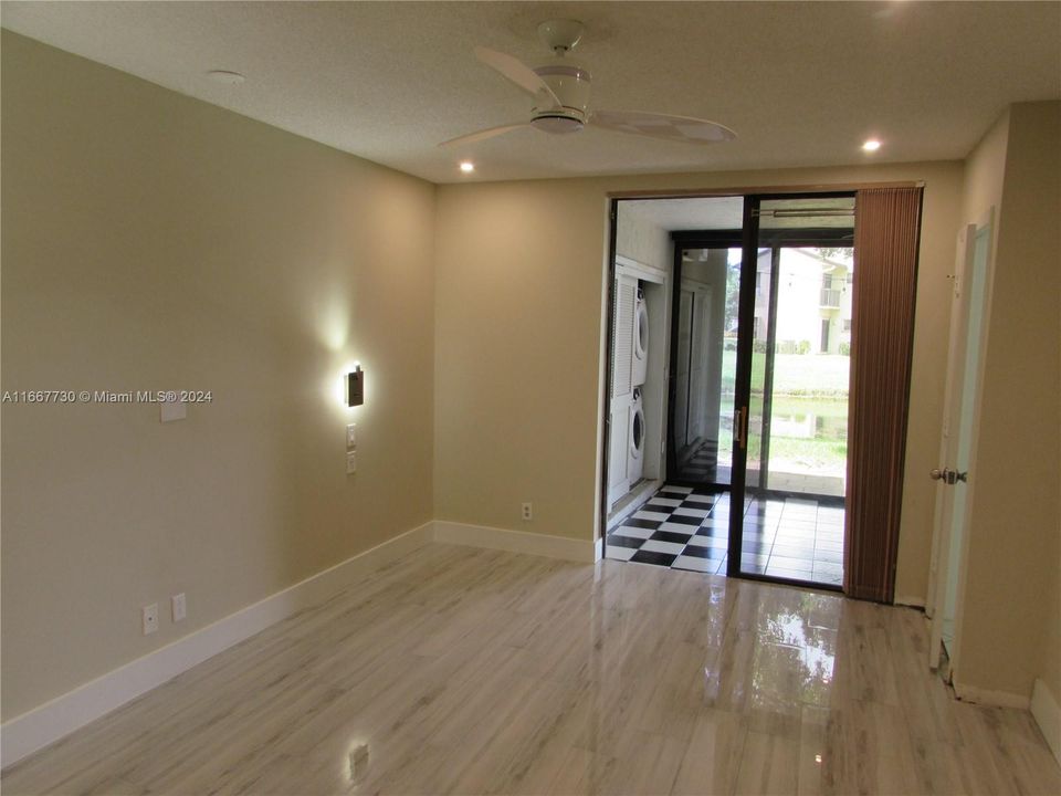 For Rent: $2,350 (2 beds, 2 baths, 978 Square Feet)