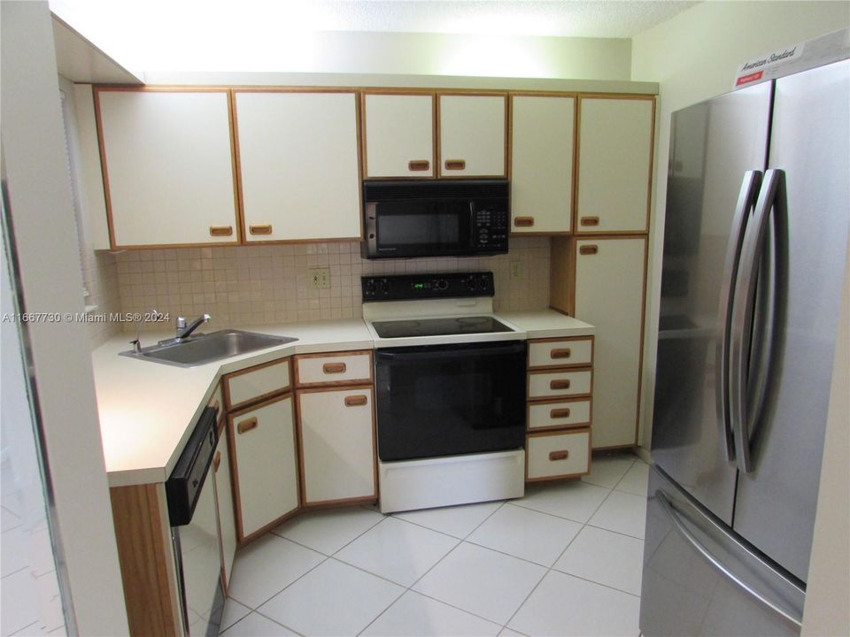 For Rent: $2,350 (2 beds, 2 baths, 978 Square Feet)