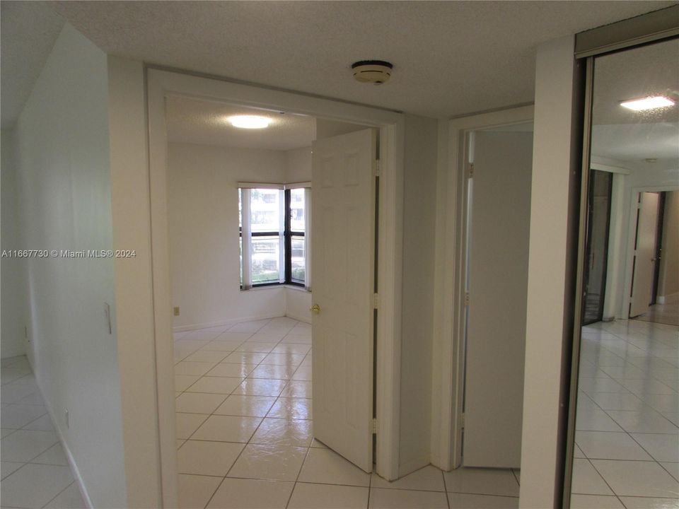 For Rent: $2,350 (2 beds, 2 baths, 978 Square Feet)