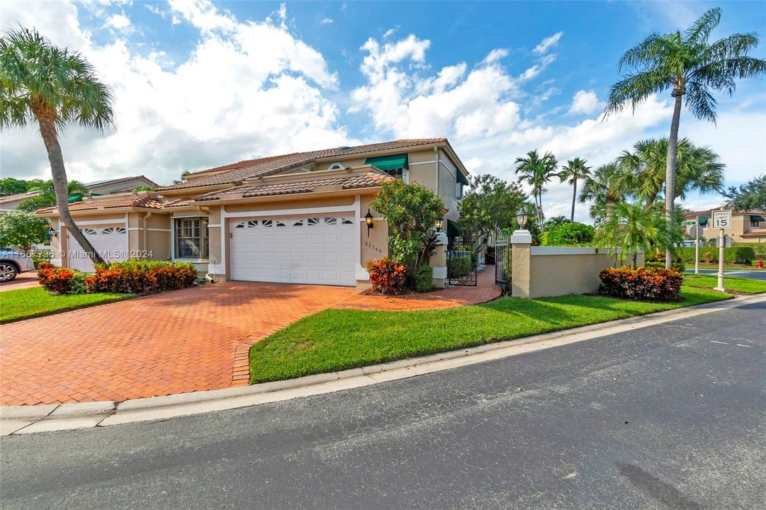 For Sale: $789,900 (3 beds, 3 baths, 2614 Square Feet)