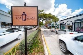 Las Olas: Location &  Lifestyle