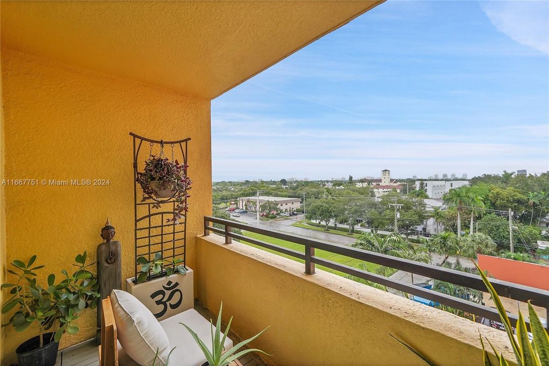 For Sale: $539,000 (2 beds, 2 baths, 1269 Square Feet)