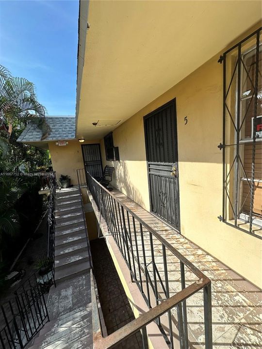 Recently Rented: $1,950 (2 beds, 1 baths, 643 Square Feet)