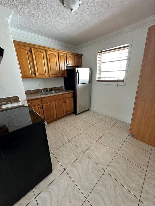 Recently Rented: $1,950 (2 beds, 1 baths, 643 Square Feet)