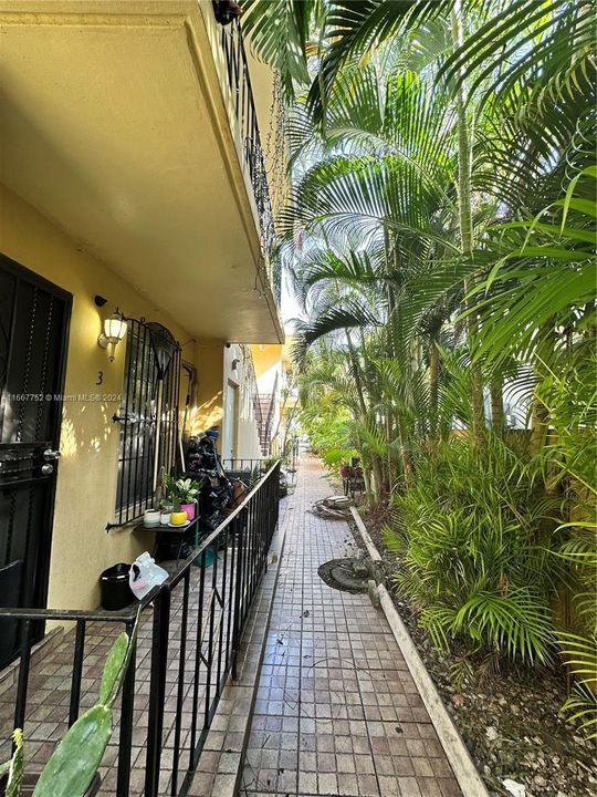 Recently Rented: $1,950 (2 beds, 1 baths, 643 Square Feet)