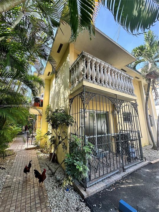 Recently Rented: $1,950 (2 beds, 1 baths, 643 Square Feet)