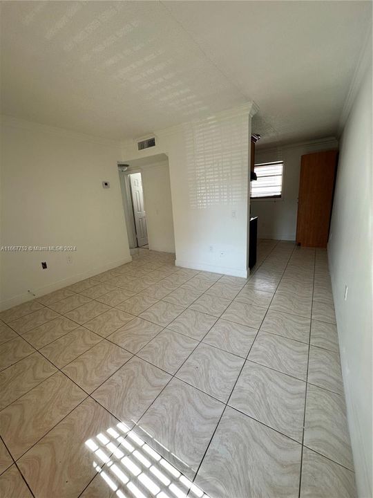 Recently Rented: $1,950 (2 beds, 1 baths, 643 Square Feet)