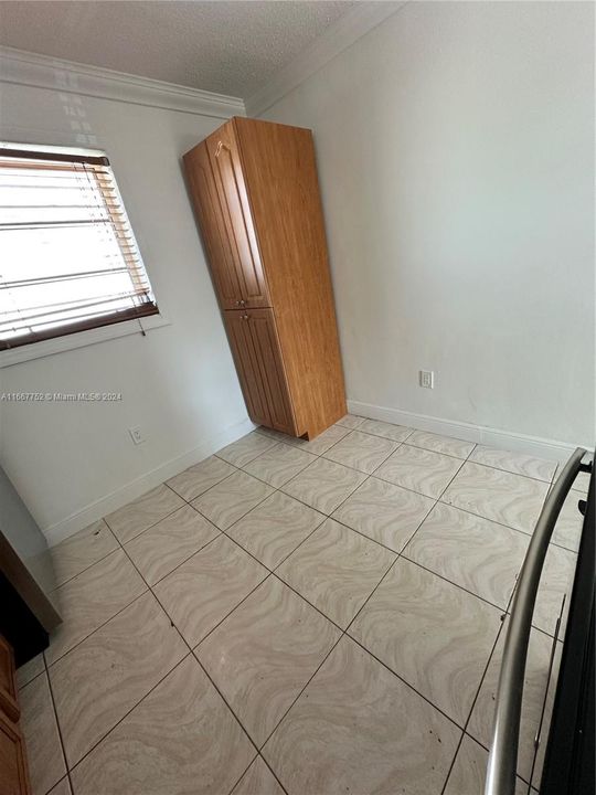Recently Rented: $1,950 (2 beds, 1 baths, 643 Square Feet)