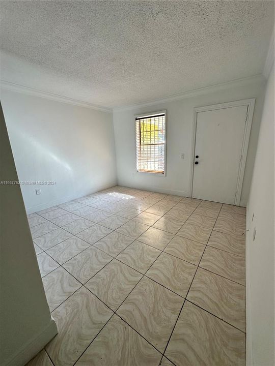 Recently Rented: $1,950 (2 beds, 1 baths, 643 Square Feet)
