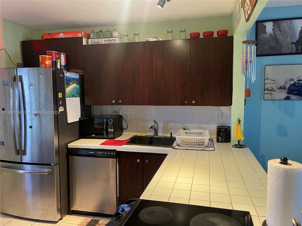 For Sale: $349,000 (2 beds, 2 baths, 1067 Square Feet)