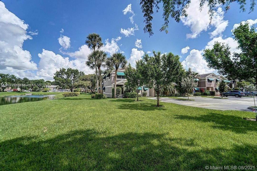 For Sale: $499,000 (3 beds, 3 baths, 1459 Square Feet)