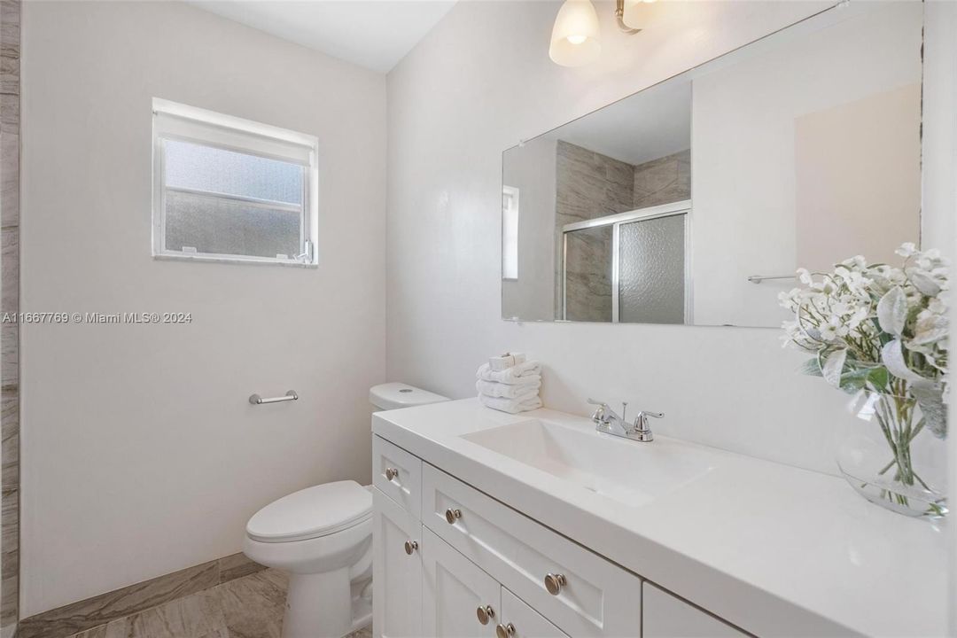 For Sale: $215,000 (2 beds, 2 baths, 968 Square Feet)