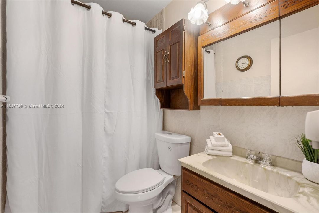 For Sale: $215,000 (2 beds, 2 baths, 968 Square Feet)