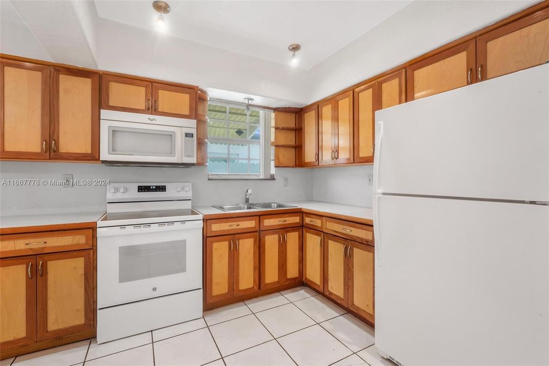 For Rent: $3,375 (3 beds, 2 baths, 1628 Square Feet)