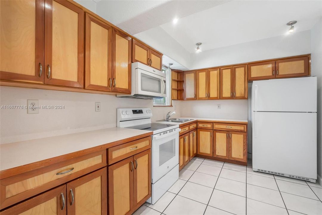 For Rent: $3,375 (3 beds, 2 baths, 1628 Square Feet)