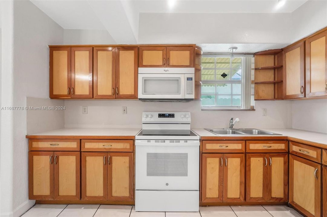 For Rent: $3,375 (3 beds, 2 baths, 1628 Square Feet)