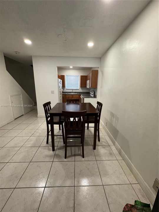 En Venta: $275,000 (2 camas, 2 baños, 1050 Pies cuadrados)