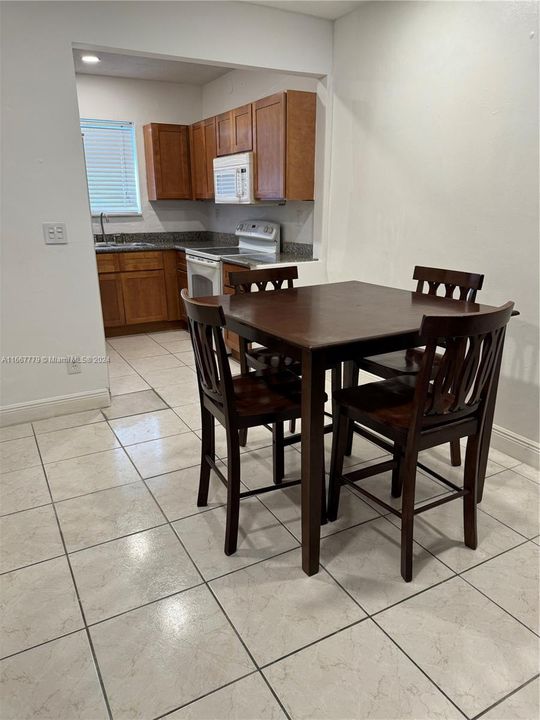 For Sale: $275,000 (2 beds, 2 baths, 1050 Square Feet)