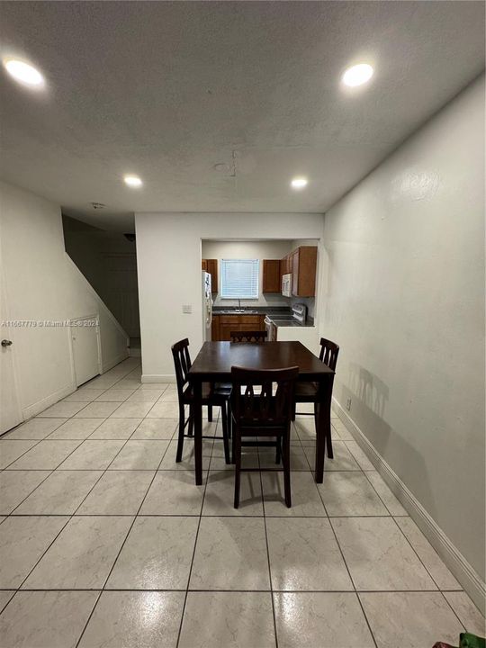 En Venta: $275,000 (2 camas, 2 baños, 1050 Pies cuadrados)