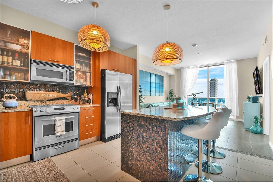 For Sale: $539,000 (1 beds, 1 baths, 875 Square Feet)