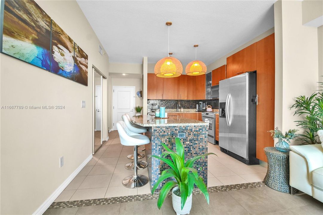 For Sale: $539,000 (1 beds, 1 baths, 875 Square Feet)