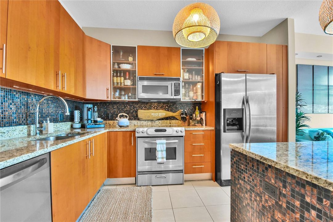 For Sale: $539,000 (1 beds, 1 baths, 875 Square Feet)