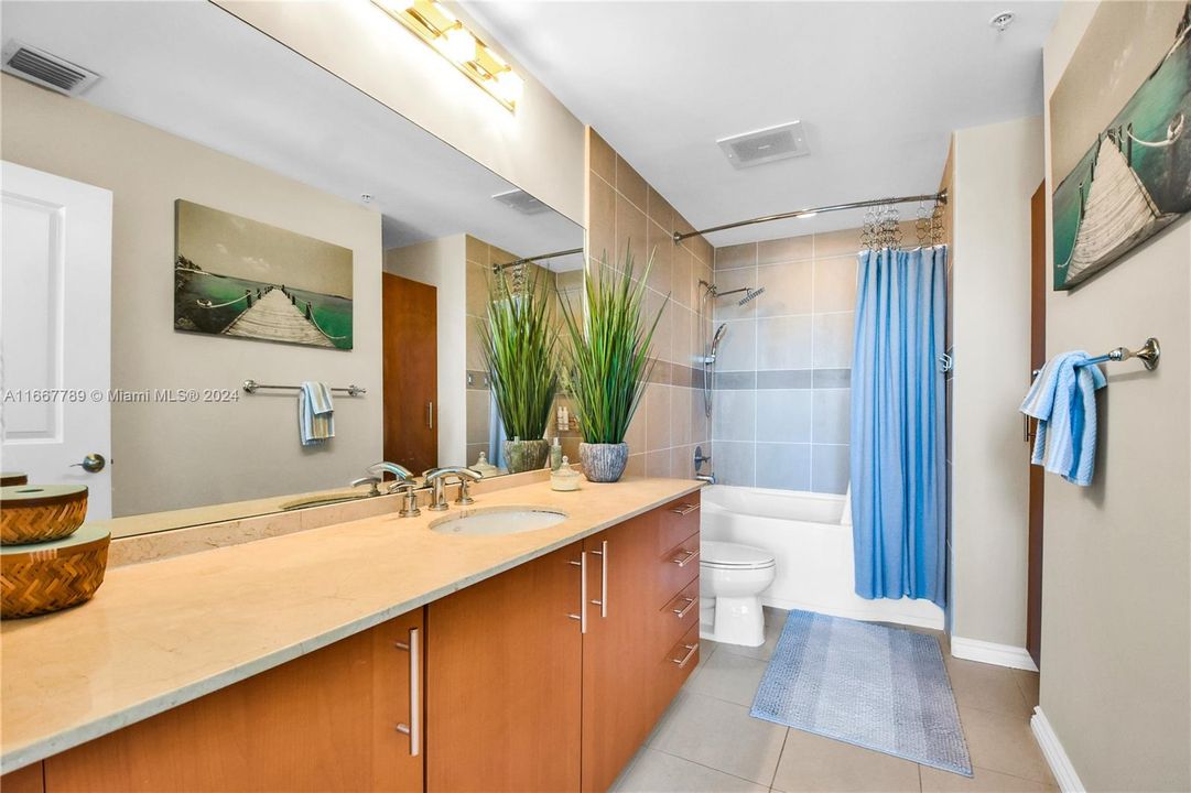 For Sale: $539,000 (1 beds, 1 baths, 875 Square Feet)