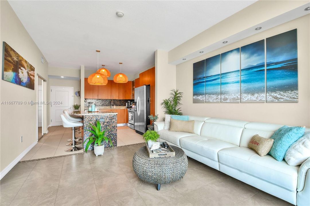 For Sale: $539,000 (1 beds, 1 baths, 875 Square Feet)