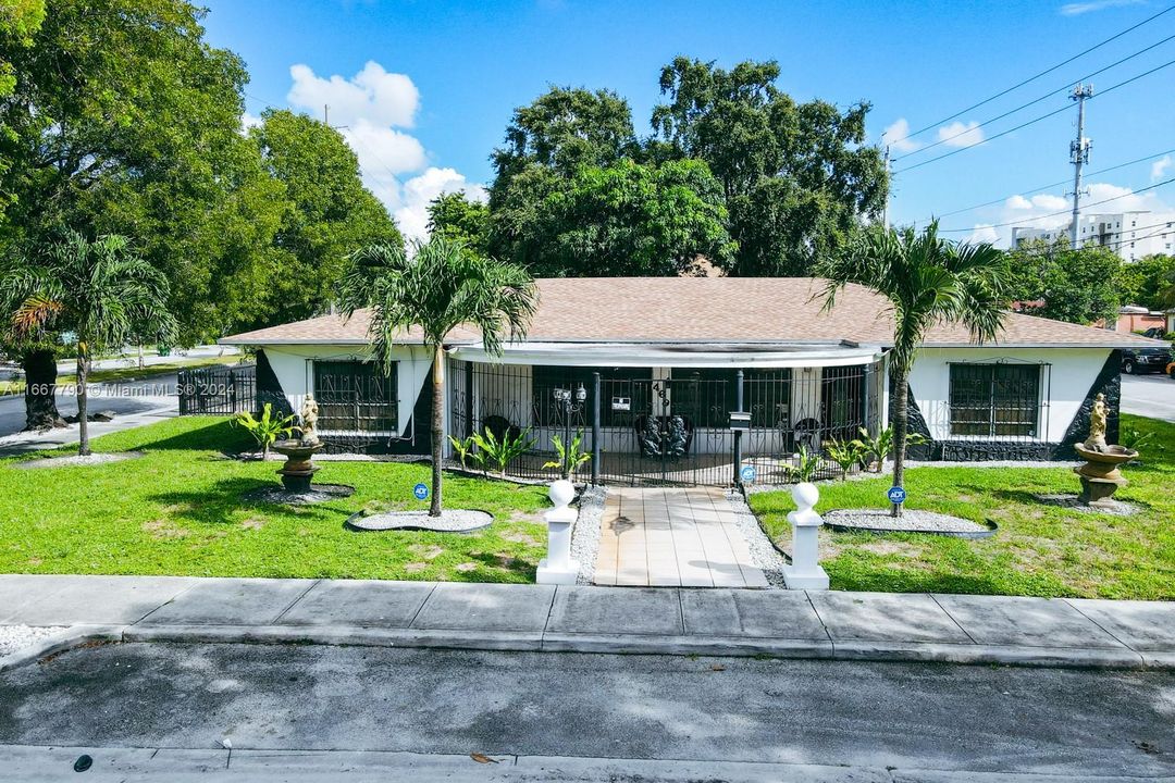 For Sale: $1,100,000 (4 beds, 2 baths, 3153 Square Feet)