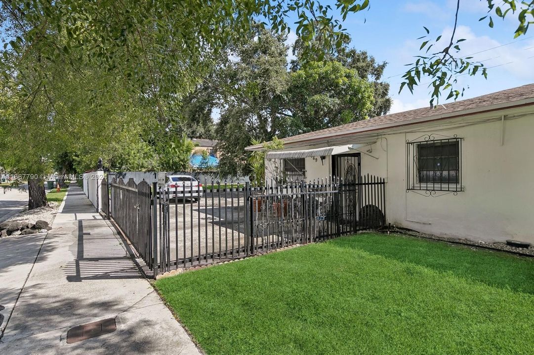 For Sale: $1,100,000 (4 beds, 2 baths, 3153 Square Feet)