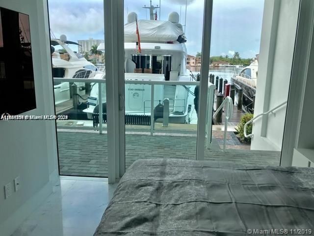 En Venta: $997,000 (2 camas, 3 baños, 1314 Pies cuadrados)