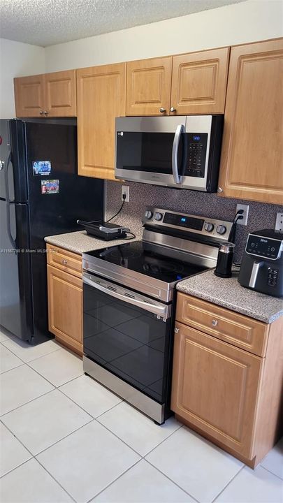 For Sale: $350,000 (2 beds, 2 baths, 1128 Square Feet)