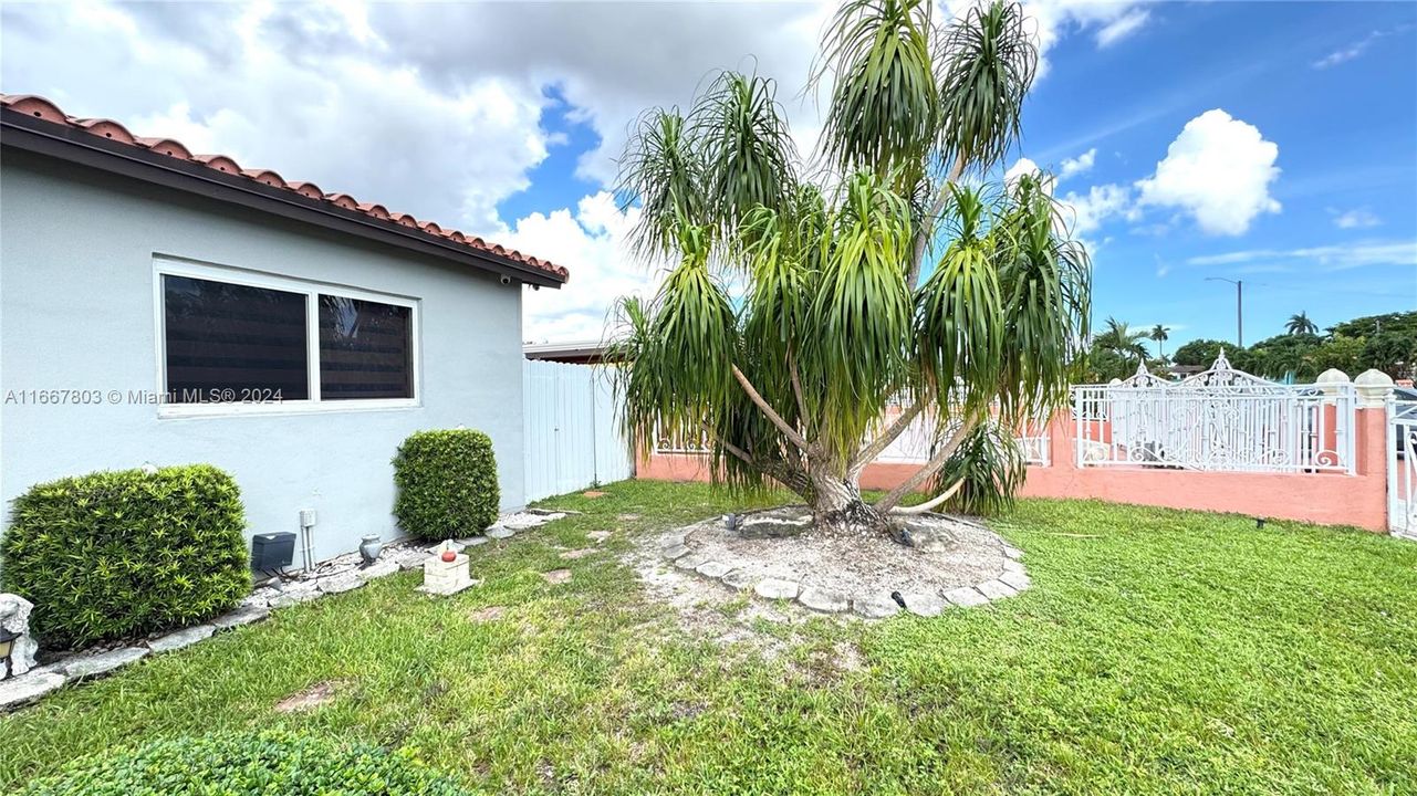 For Sale: $695,000 (3 beds, 3 baths, 1608 Square Feet)