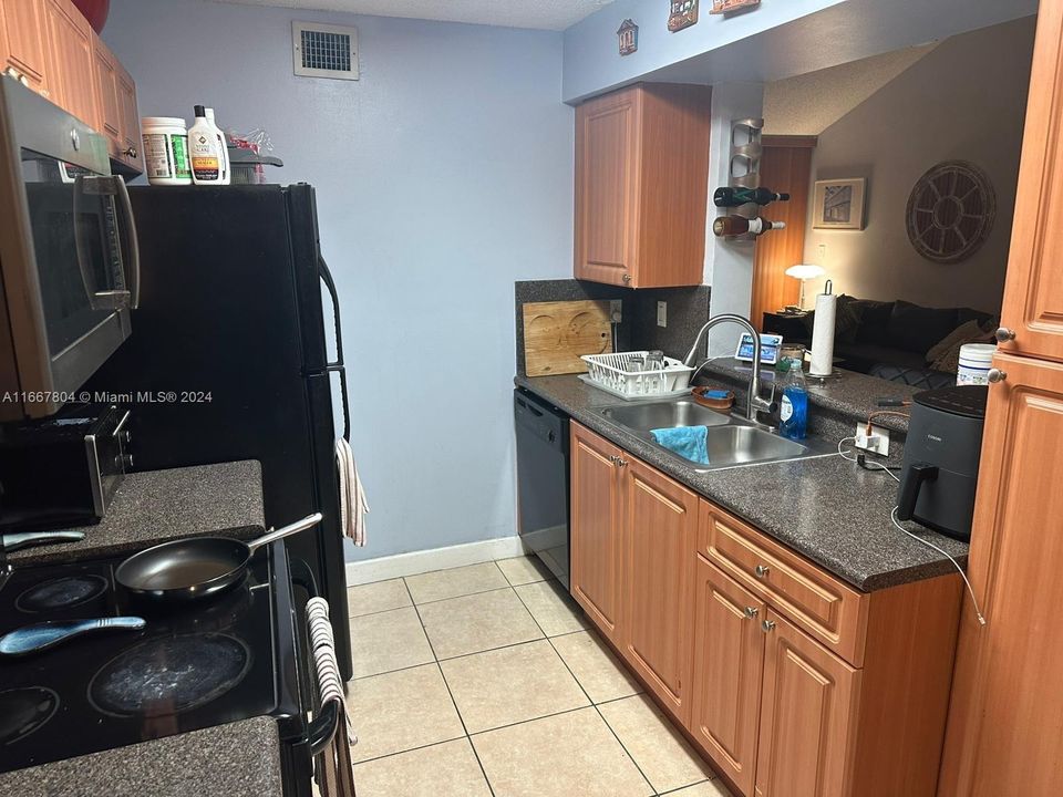 For Sale: $350,000 (2 beds, 2 baths, 1128 Square Feet)