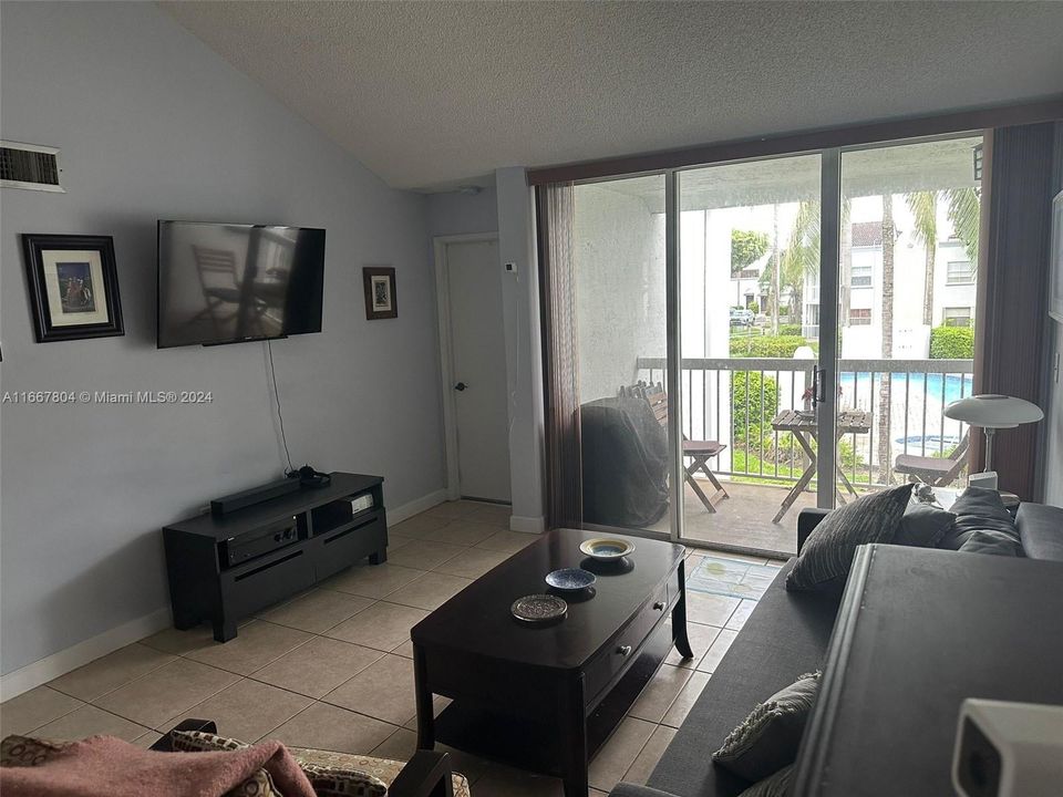 For Sale: $350,000 (2 beds, 2 baths, 1128 Square Feet)