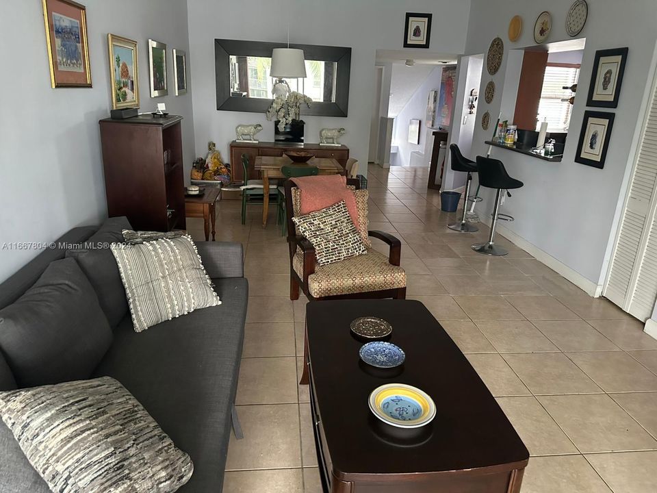 En Venta: $350,000 (2 camas, 2 baños, 1128 Pies cuadrados)