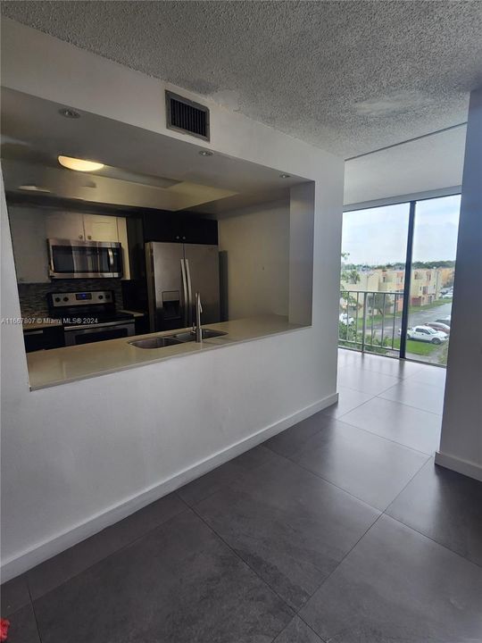 For Sale: $309,500 (2 beds, 2 baths, 1086 Square Feet)