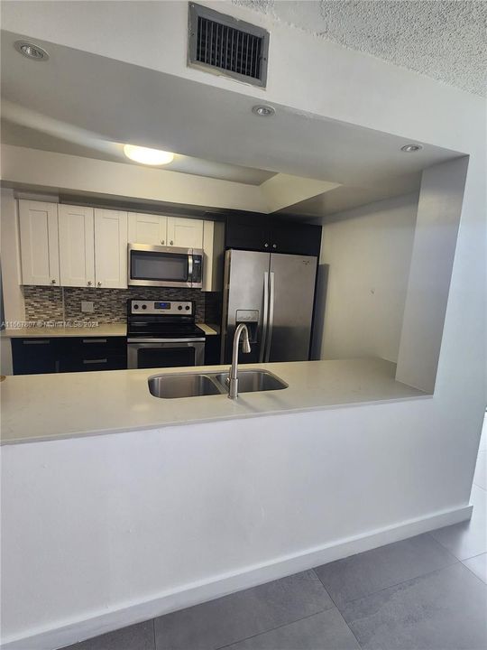 For Sale: $309,500 (2 beds, 2 baths, 1086 Square Feet)