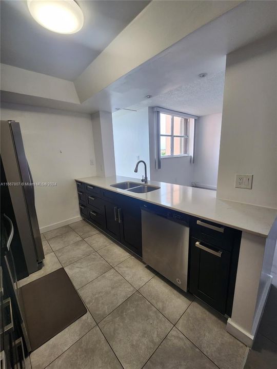 For Sale: $309,500 (2 beds, 2 baths, 1086 Square Feet)