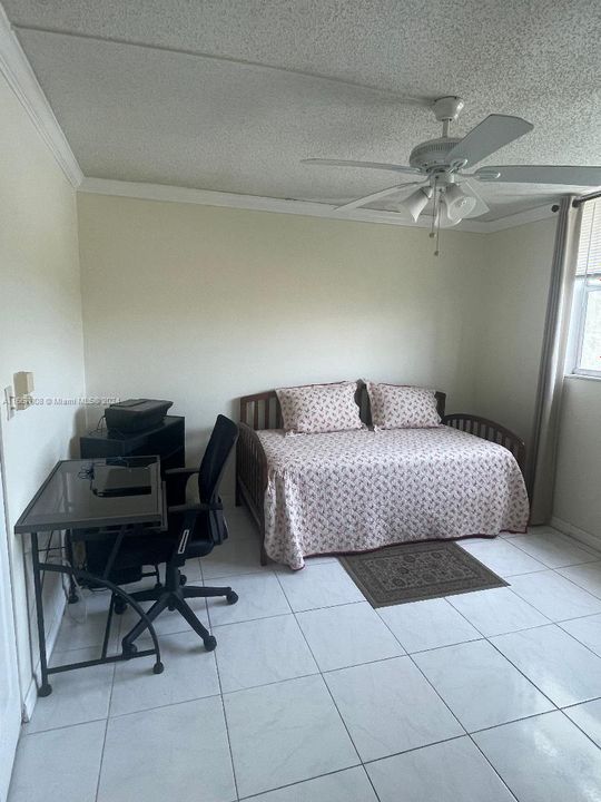 For Sale: $185,000 (2 beds, 2 baths, 1000 Square Feet)