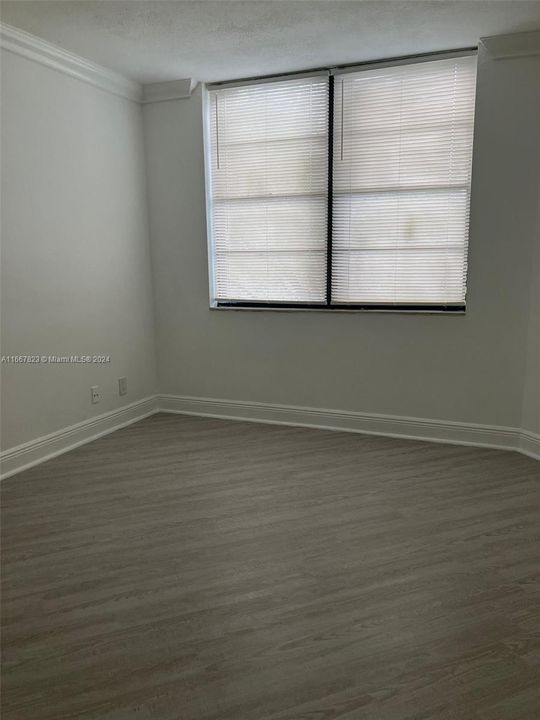 For Rent: $2,200 (2 beds, 2 baths, 890 Square Feet)