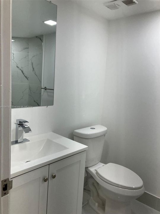 For Rent: $2,200 (2 beds, 2 baths, 890 Square Feet)