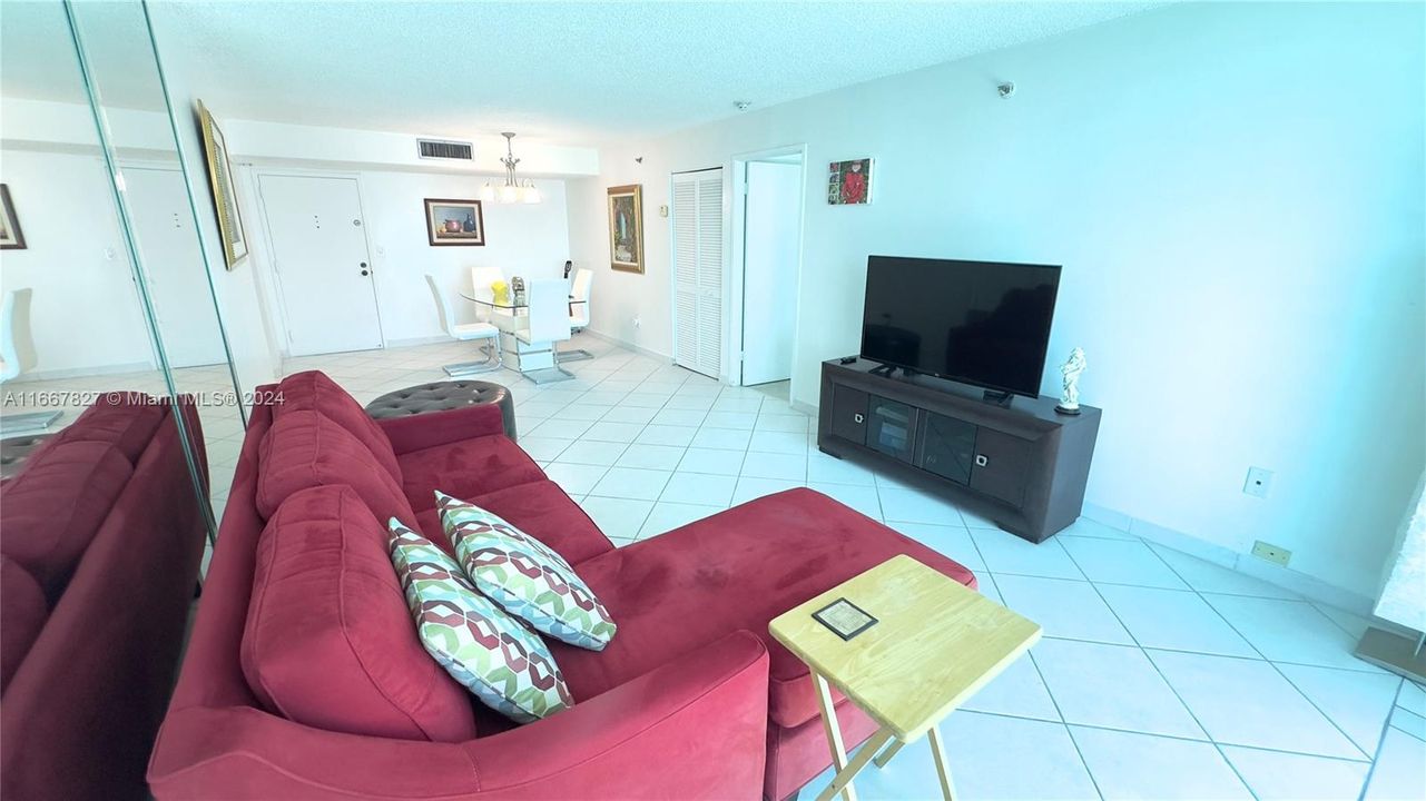 For Sale: $445,000 (2 beds, 2 baths, 1232 Square Feet)