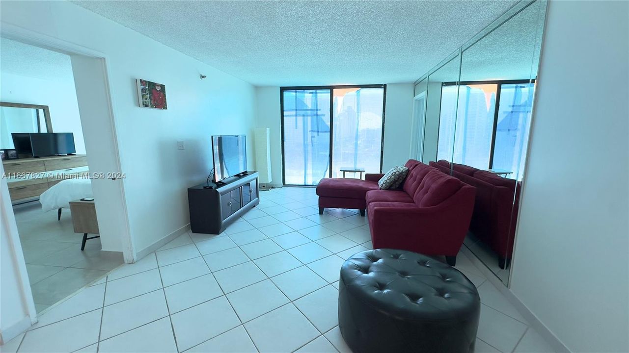 For Sale: $445,000 (2 beds, 2 baths, 1232 Square Feet)