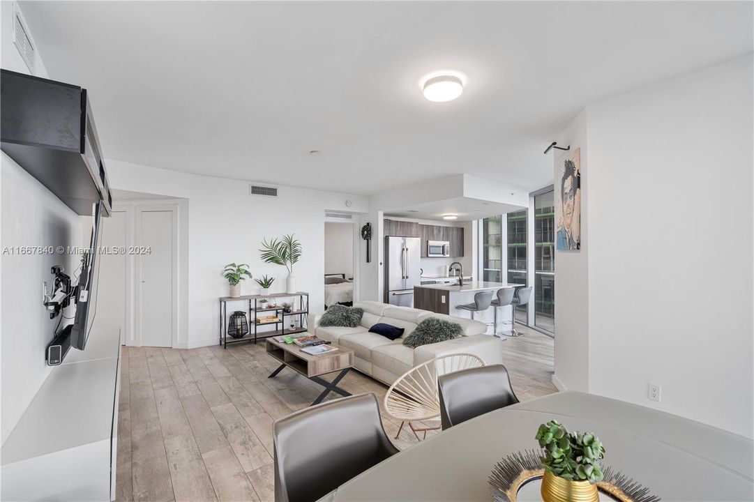 For Sale: $791,533 (2 beds, 2 baths, 1171 Square Feet)