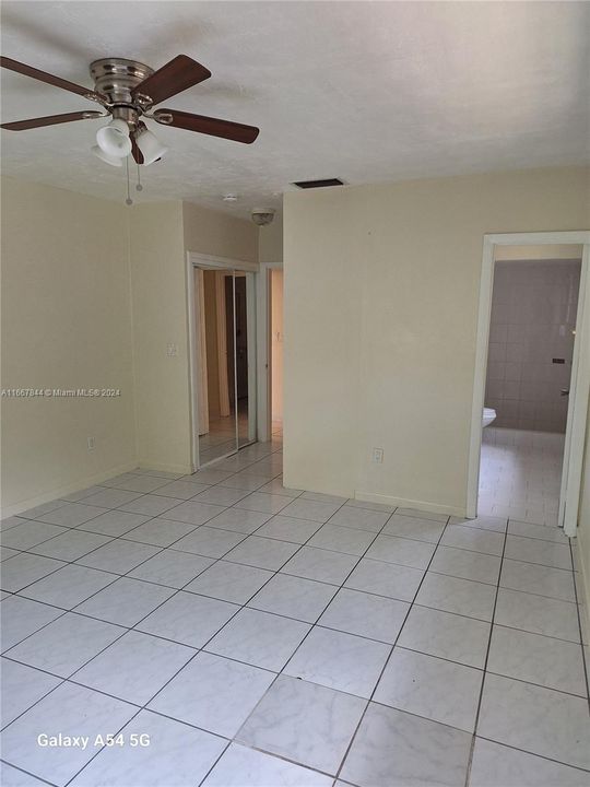 For Rent: $3,500 (5 beds, 2 baths, 1976 Square Feet)